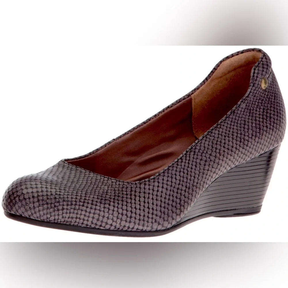 Hush puppies, Elegant Plum Wedge Shoes
